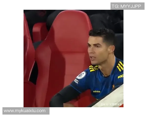 足球巨星怒摔手机引热议 揭示运动员情绪管理与个人隐私之争