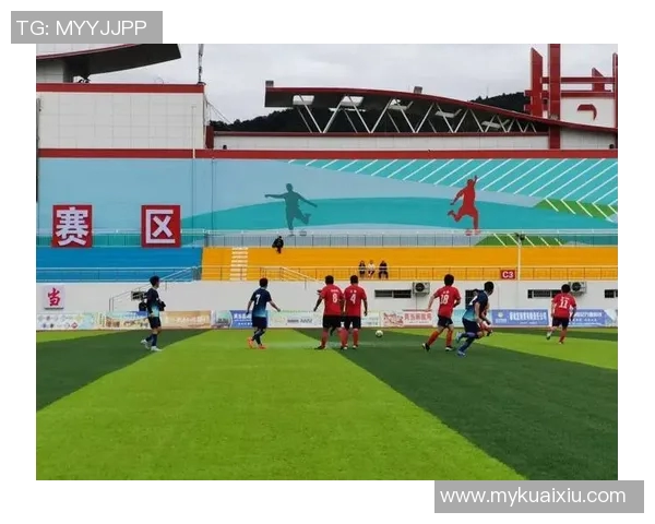 足球粉丝与球星互动共鸣点燃绿茵赛场激情时刻 足球粉丝与球星互动共鸣点燃绿茵赛场激情时刻