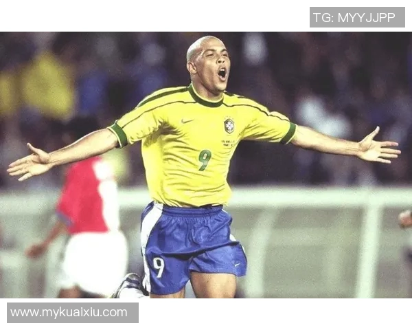 谁是历史上第一位足球巨星及其辉煌成就解析