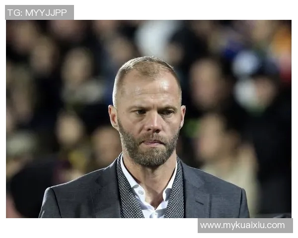 白发球星的传奇人生 从足球场到生活的精彩篇章 白发球星的传奇人生 从足球场到生活的精彩篇章